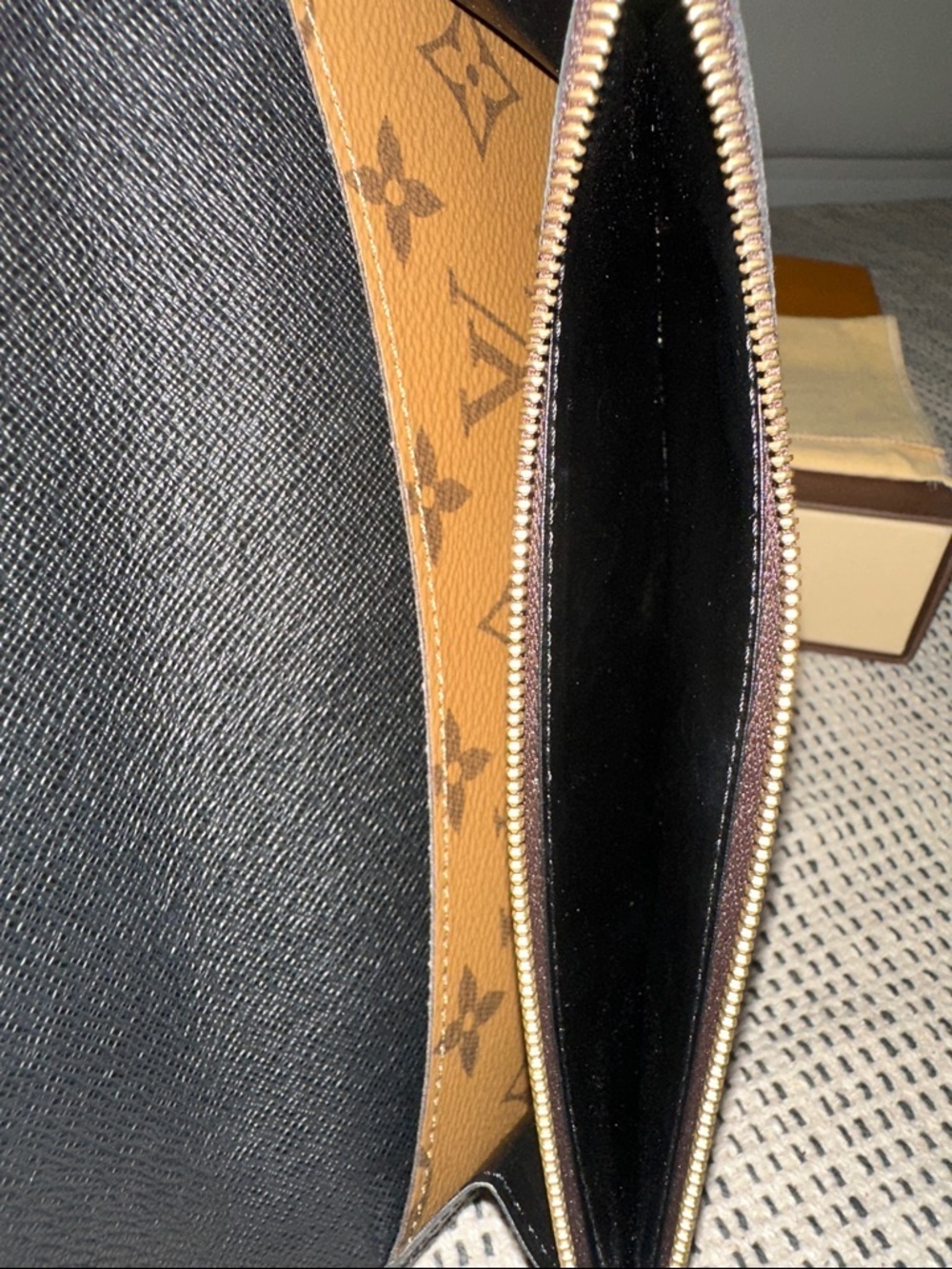 Louis Vuitton Reverse Sarah Wallet - Picture 12 of 12